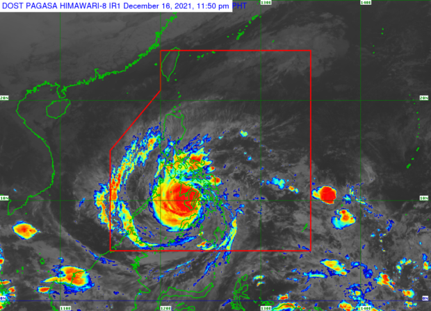 ‘Odette’ verzwakt verder als het aan land komt boven Carcar, Cebu; Signaal nr. 4 nog steeds in 4 gebieden